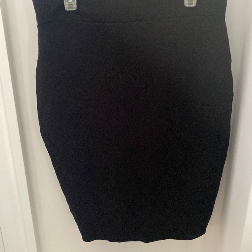 Perfect stretch pencil skirt